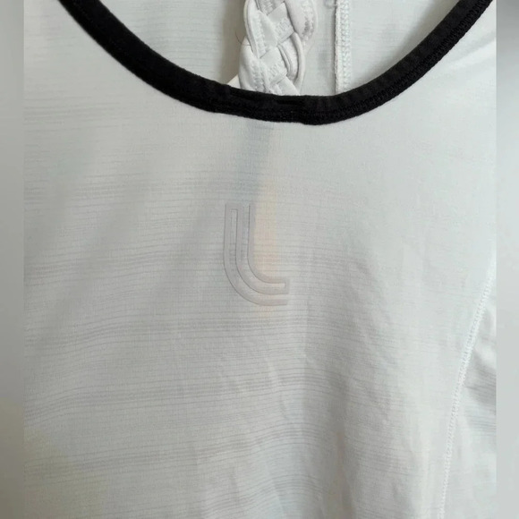 5/20$ Lolë T-Shirt top off the shoulder sleeve with braided back - Picture 7 of 8